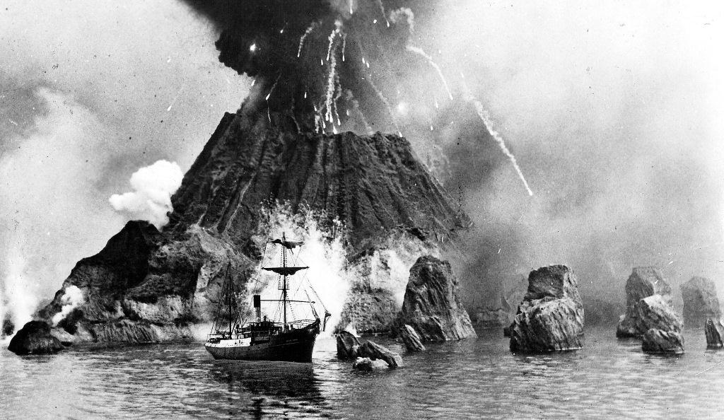 Runtuhnya Dinding Krakatau Memicu Tsunami Dahsyat Tahun 1883  Indonesian Timeline